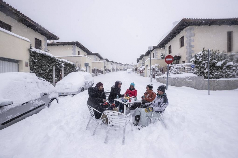 La peor tormenta de nieve en décadas azotó España