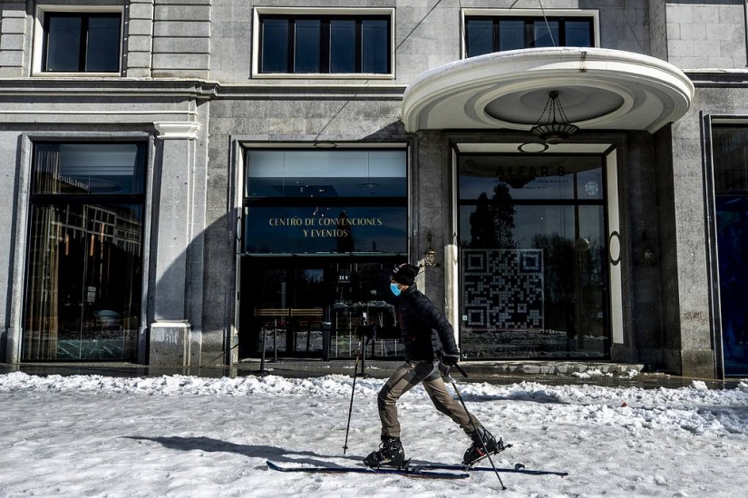 La peor tormenta de nieve en décadas azotó España