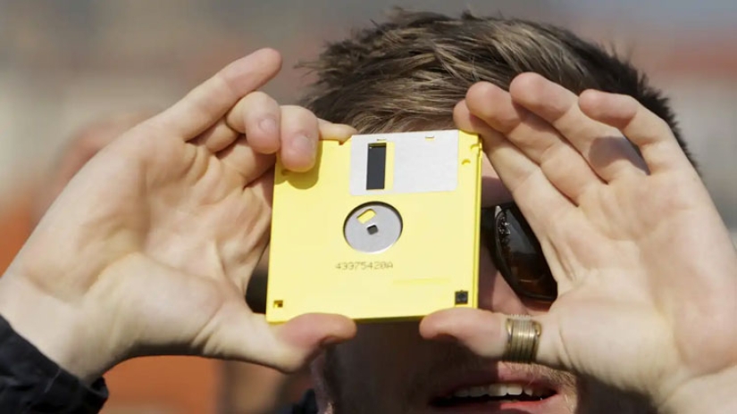 La policía de Tokio perdió los datos personales de 38 ciudadanos. Junto con disquetes