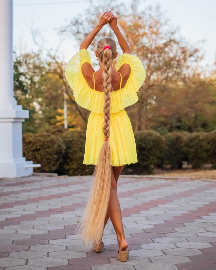 La verdadera Rapunzel, que no se ha cortado el cabello rubio natural durante 30 AÑOS, revela el secreto de los mechones largos. La verdadera Rapunzel, que no se ha cortado el cabello rubio natural durante 30 AÑOS, revela el secreto de los mechones largos.