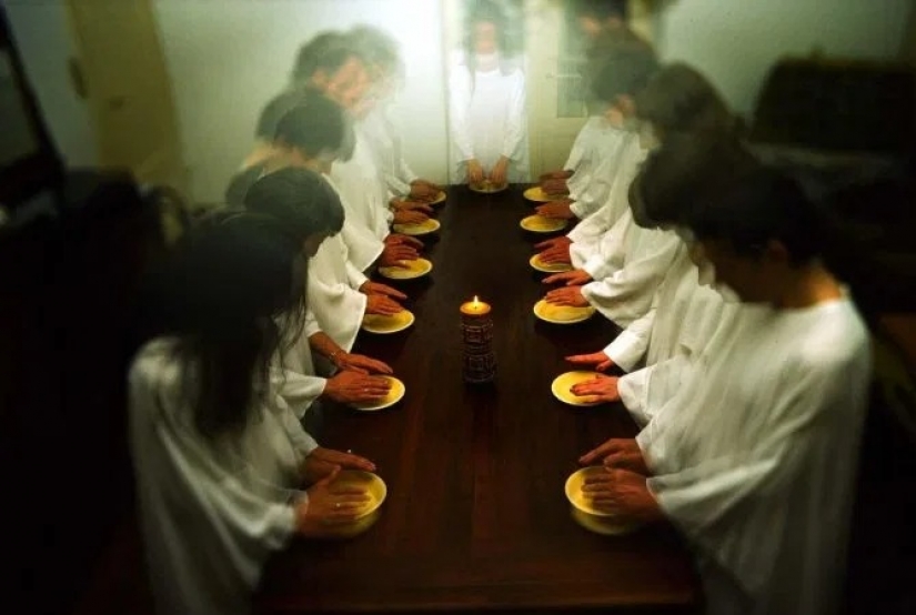 La vida pervertida de los Cultos del Juicio Final: desde casarse con niñas de siete años hasta suicidarse en masa