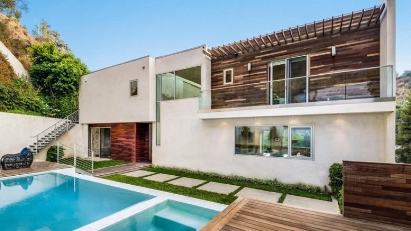 La Viuda Alegre: La esposa del difunto Hugh Hefner está disfrutando de una vida glamurosa y ya ha encontrado un nuevo amor La Viuda Alegre: La esposa del difunto Hugh Hefner está disfrutando de una vida glamurosa y ya ha encontrado un nuevo amor