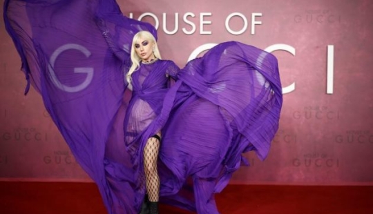 Lady Gaga and other actors at the premiere of "Gucci House"