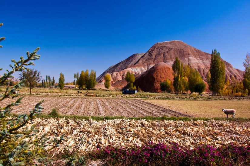 Landscape Danxia — colored mountains of China