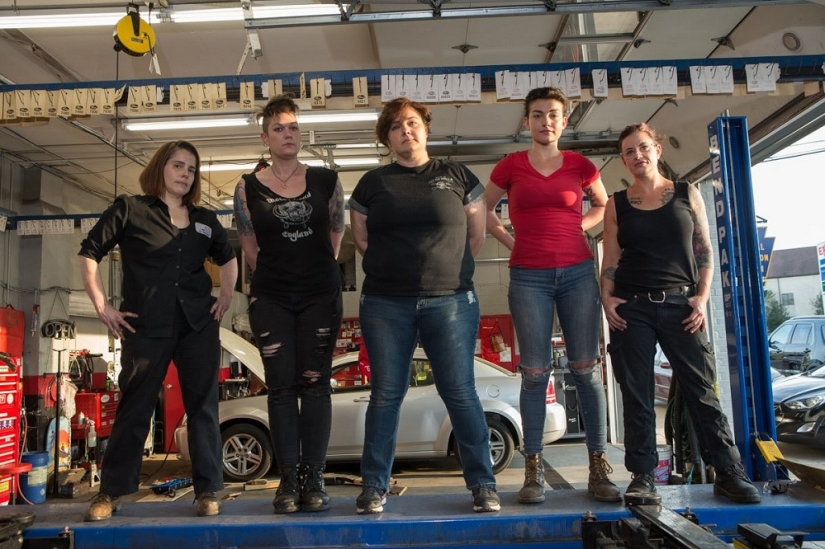 ¡Las chicas mandan! Modelos de Superdeportivos Que Ganan Millones al ser Fotografiados en Autos de Lujo