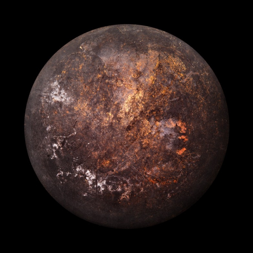 "Las imágenes de satélite" de los fondos de las viejas ollas y sartenes, el fotógrafo Christopher Jonassen