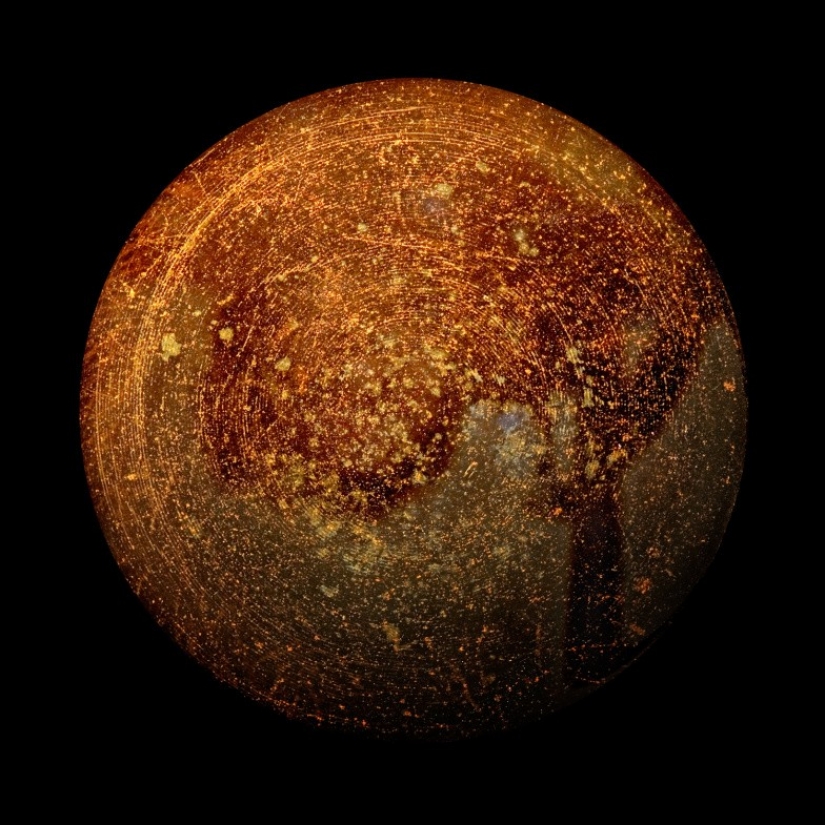 "Las imágenes de satélite" de los fondos de las viejas ollas y sartenes, el fotógrafo Christopher Jonassen