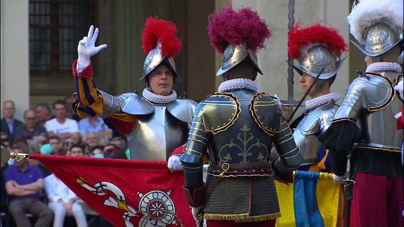 Las maquinaciones del diablo o un escándalo gay: por qué el comandante de la guardia del Papa, Alois Estermann, fue fusilado