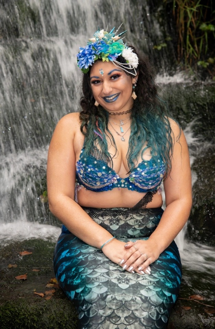 Like a fish in water: professional mermaids returned to aquariums after quarantine Like a fish in water: professional mermaids returned to aquariums after quarantine