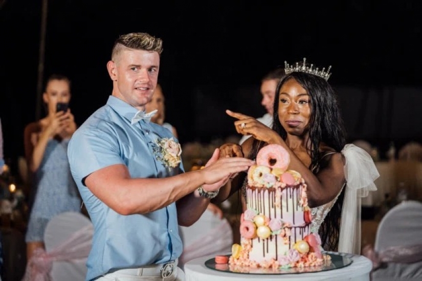 Limpia el divorcio: una mujer Británica dejó a su marido por el hecho de que él la invitó a salir más a menudo Limpia el divorcio: una mujer Británica dejó a su marido por el hecho de que él la invitó a salir más a menudo