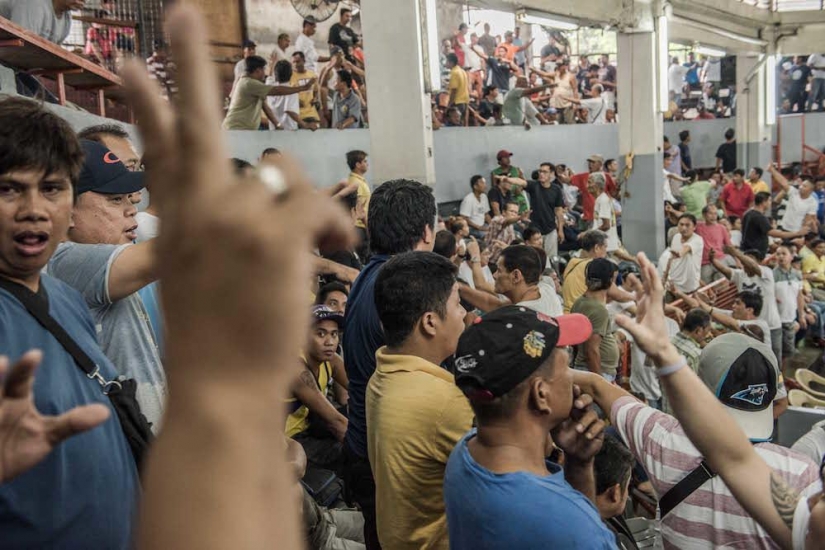 Living Among the Dead - Living in a Manila Cemetery