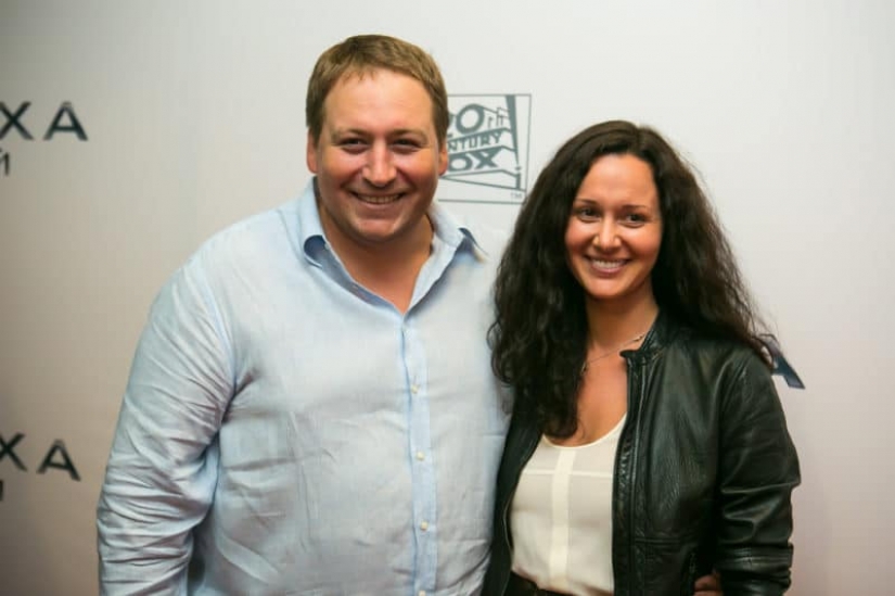 Looks aren't everything: thick celebrities and their fragile wives