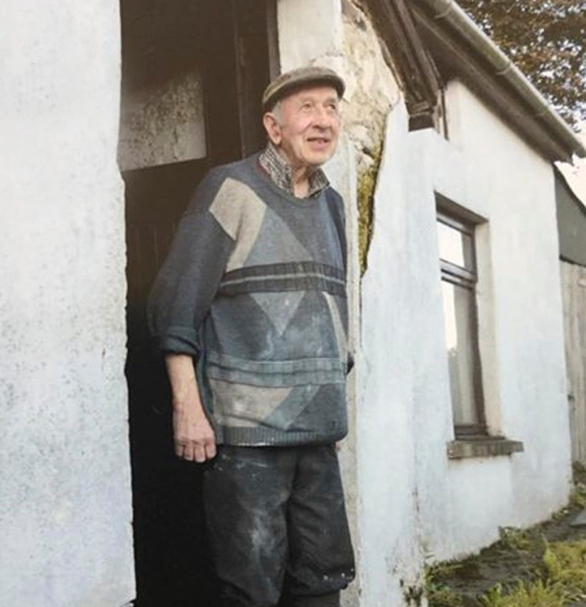 Looks like the farmhouse in Ireland, which has retained the atmosphere of a century ago Looks like the farmhouse in Ireland, which has retained the atmosphere of a century ago