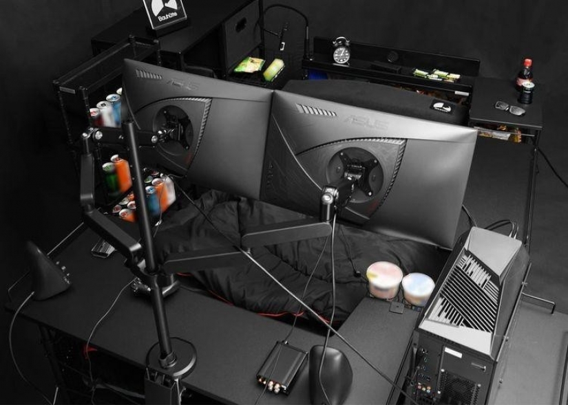 Looks like the perfect bed for the true gamers from the Japanese company Looks like the perfect bed for the true gamers from the Japanese company