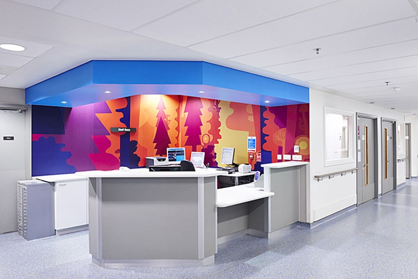 Los artistas han convertido el hospital infantil de Londres en un lugar colorido
