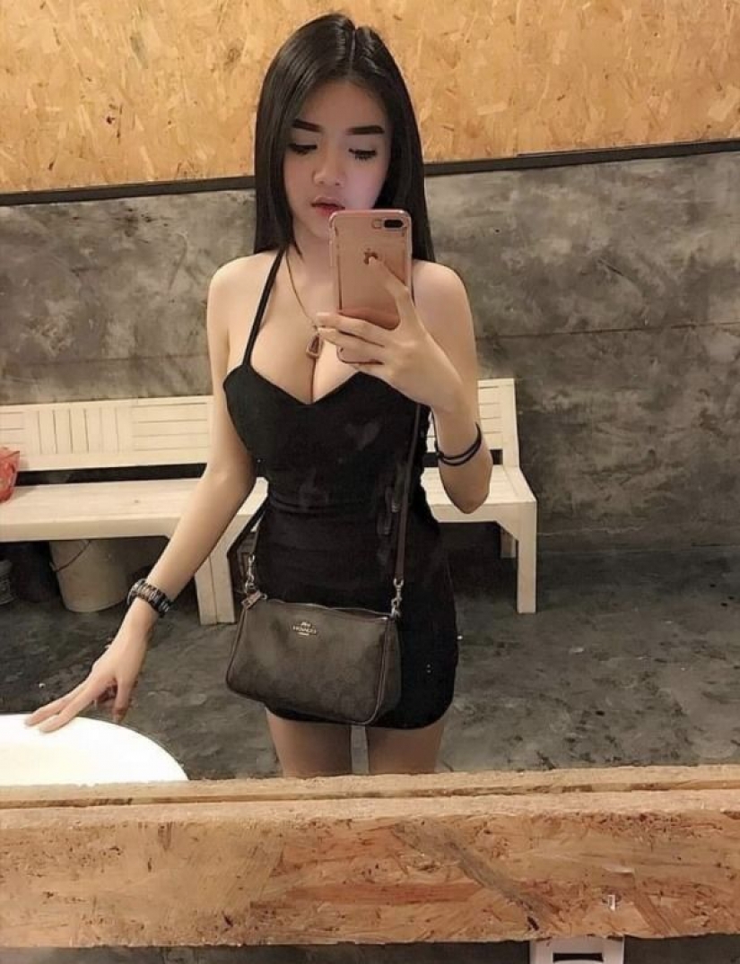 Los hombres están locos por el cuerpo de esta chica, pero tienen miedo de mirar su cara