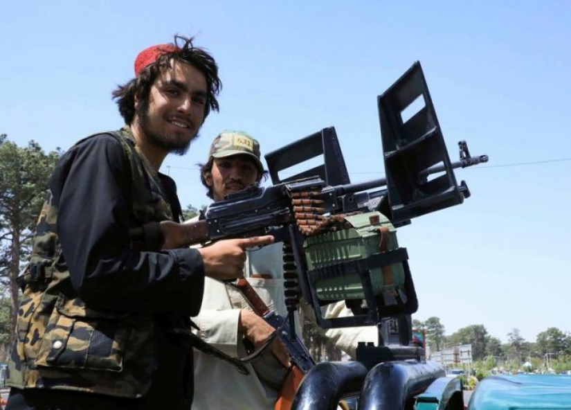 Los talibanes ingresan a la capital afgana después de una ofensiva relámpago Los talibanes ingresan a la capital afgana después de una ofensiva relámpago