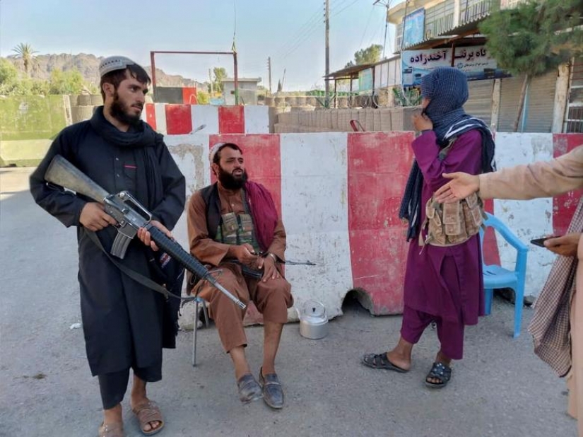 Los talibanes ingresan a la capital afgana después de una ofensiva relámpago Los talibanes ingresan a la capital afgana después de una ofensiva relámpago
