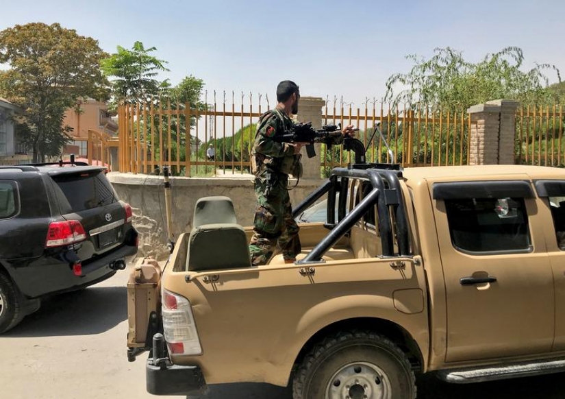 Los talibanes ingresan a la capital afgana después de una ofensiva relámpago Los talibanes ingresan a la capital afgana después de una ofensiva relámpago