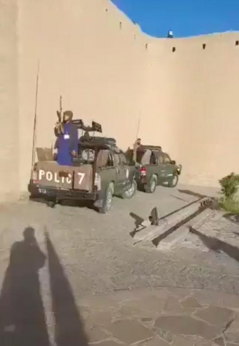 Los talibanes ingresan a la capital afgana después de una ofensiva relámpago Los talibanes ingresan a la capital afgana después de una ofensiva relámpago
