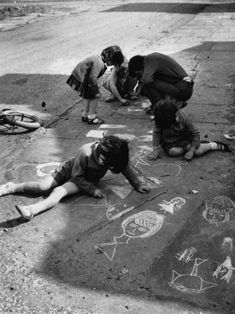 Los tiempos en que todavía no había iPads, y los niños jugaban afuera