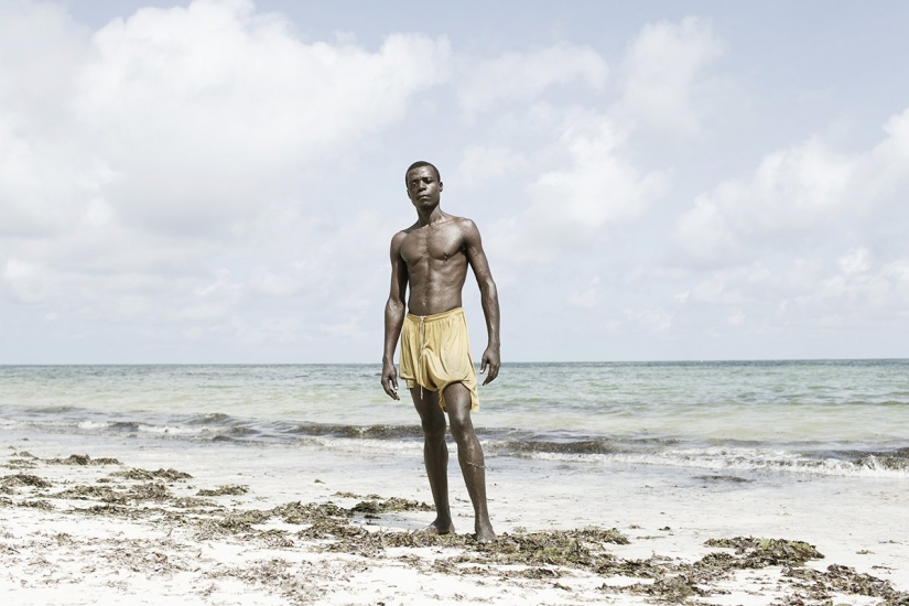 "Love! She's not here!": Female sex tourism in Kenya