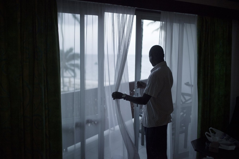 "Love! She's not here!": Female sex tourism in Kenya