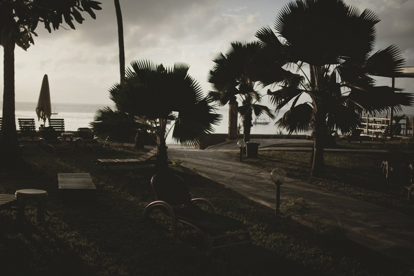 "Love! She's not here!": Female sex tourism in Kenya