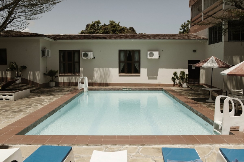 "Love! She's not here!": Female sex tourism in Kenya