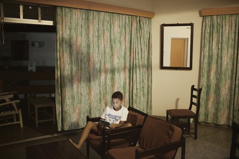 "Love! She's not here!": Female sex tourism in Kenya