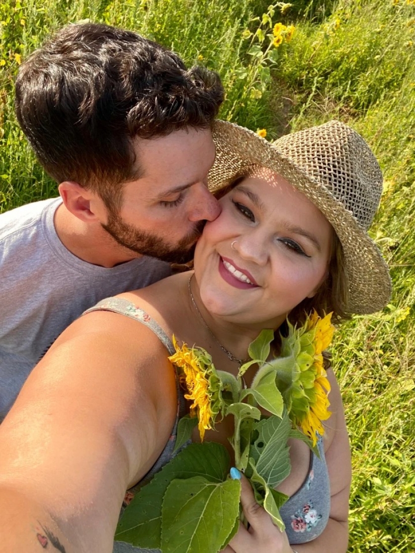 Love without borders: this couple is proud of their relationship, despite the 80-pound weight difference Love without borders: this couple is proud of their relationship, despite the 80-pound weight difference