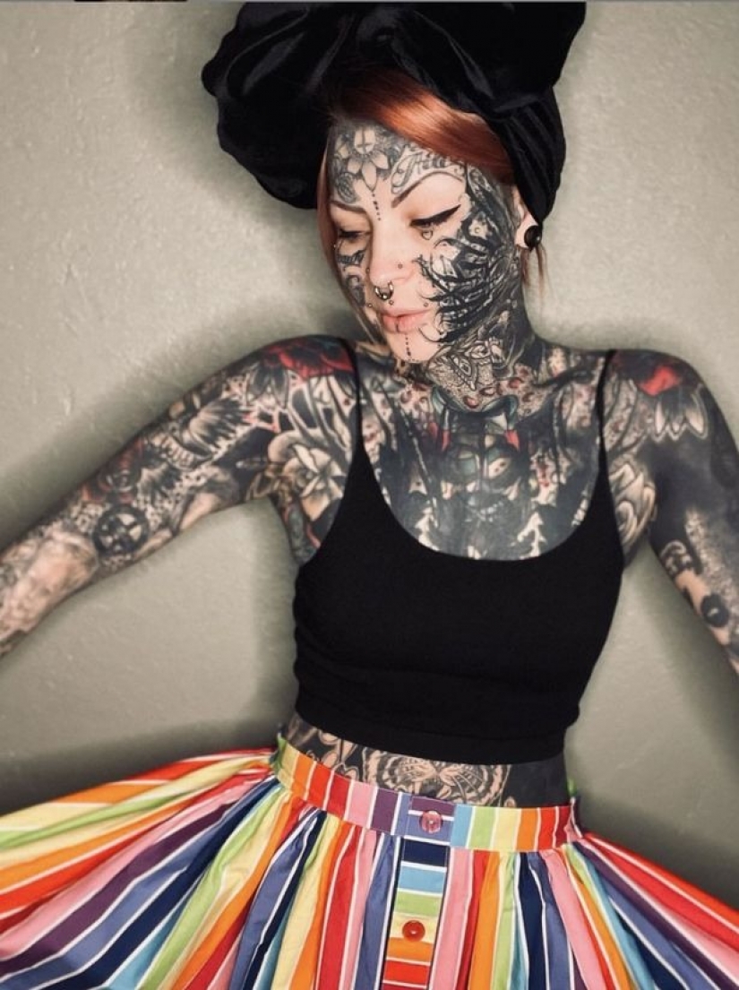 Madre de tres hijos de Finlandia impresiona con tatuajes y fotos calientes en las redes sociales Madre de tres hijos de Finlandia impresiona con tatuajes y fotos calientes en las redes sociales