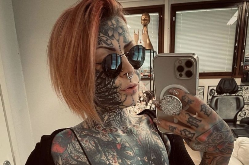 Madre de tres hijos de Finlandia impresiona con tatuajes y fotos calientes en las redes sociales Madre de tres hijos de Finlandia impresiona con tatuajes y fotos calientes en las redes sociales