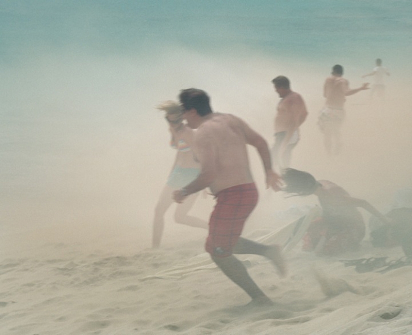 Maho beach: Extrema de descanso bajo el ala del avión Maho beach: Extrema de descanso bajo el ala del avión