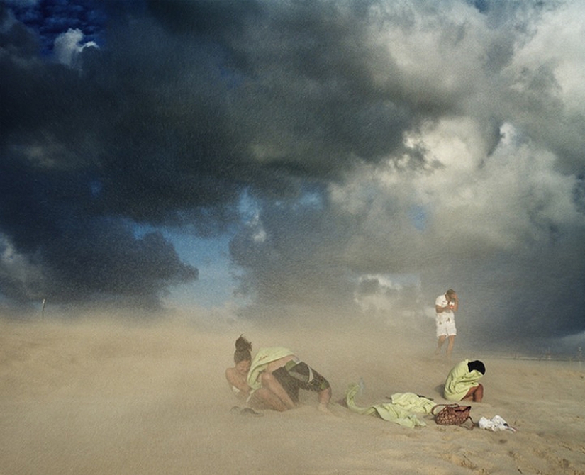 Maho beach: Extrema de descanso bajo el ala del avión Maho beach: Extrema de descanso bajo el ala del avión