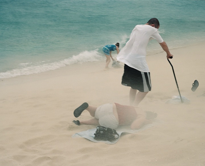 Maho beach: Extrema de descanso bajo el ala del avión Maho beach: Extrema de descanso bajo el ala del avión