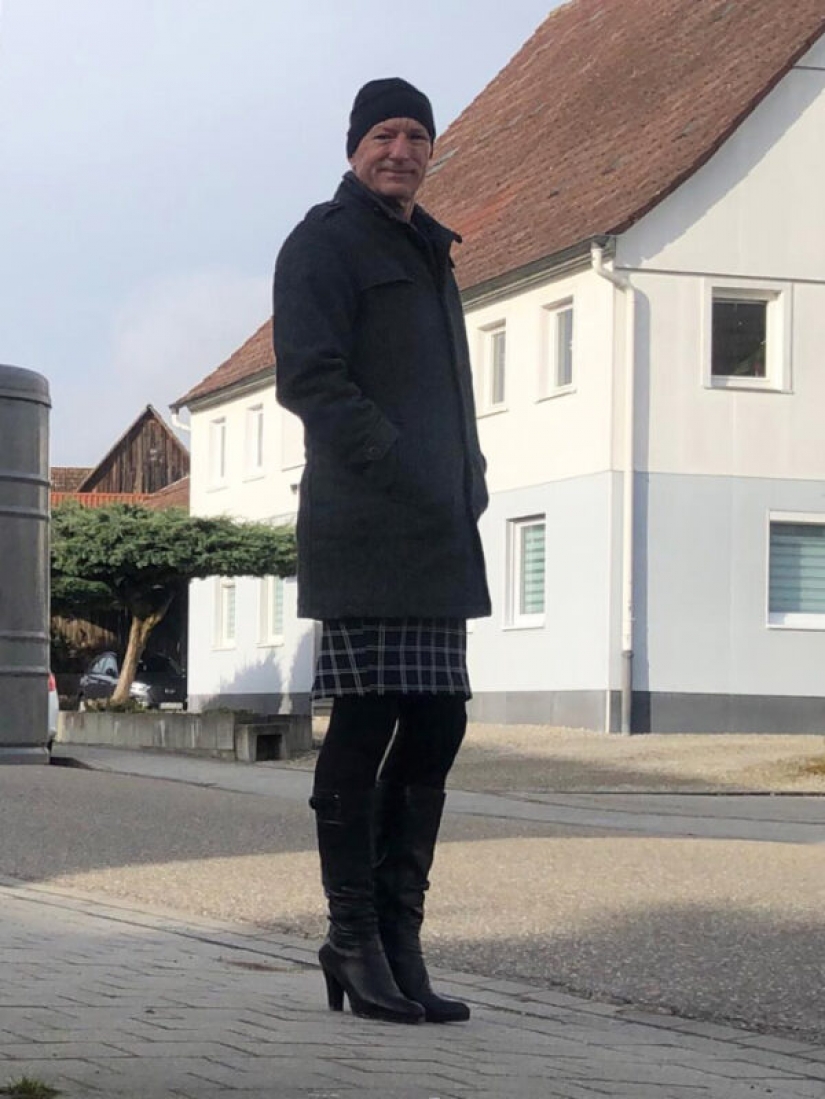 Marca en stilettos: un gran ingeniero de Alemania ama las faldas y los tacones Marca en stilettos: un gran ingeniero de Alemania ama las faldas y los tacones