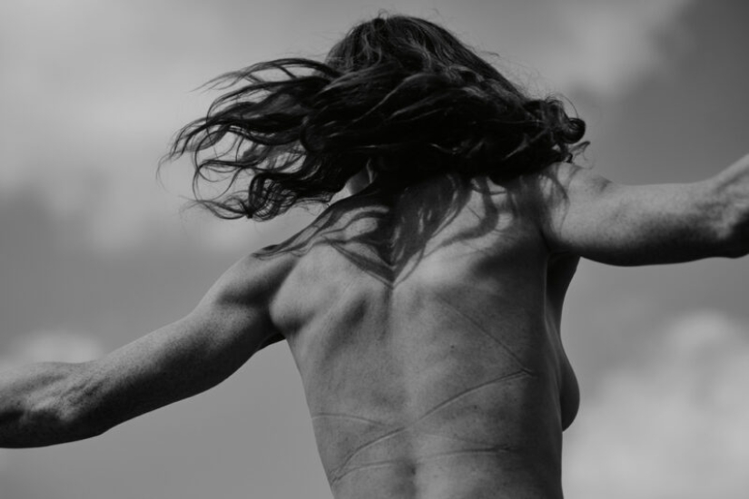 "Me considero un monstruo": una modelo inusual Nadia Lertulo, que trabaja en una obra de construcción "Me considero un monstruo": una modelo inusual Nadia Lertulo, que trabaja en una obra de construcción