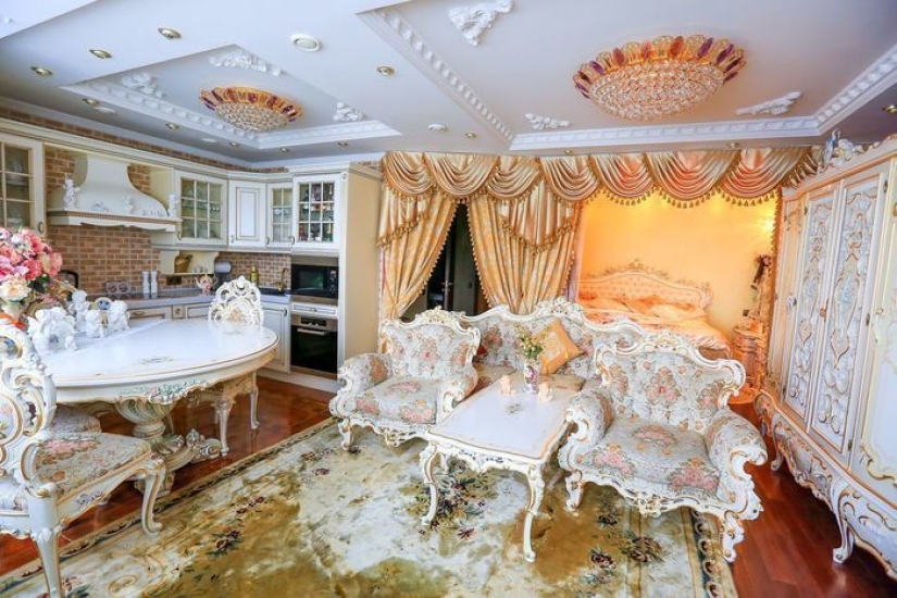 Microdoor on the highway of Enthusiasts: Muscovite designed her one-bedroom in the Baroque style