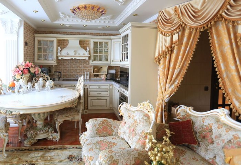 Microdoor on the highway of Enthusiasts: Muscovite designed her one-bedroom in the Baroque style