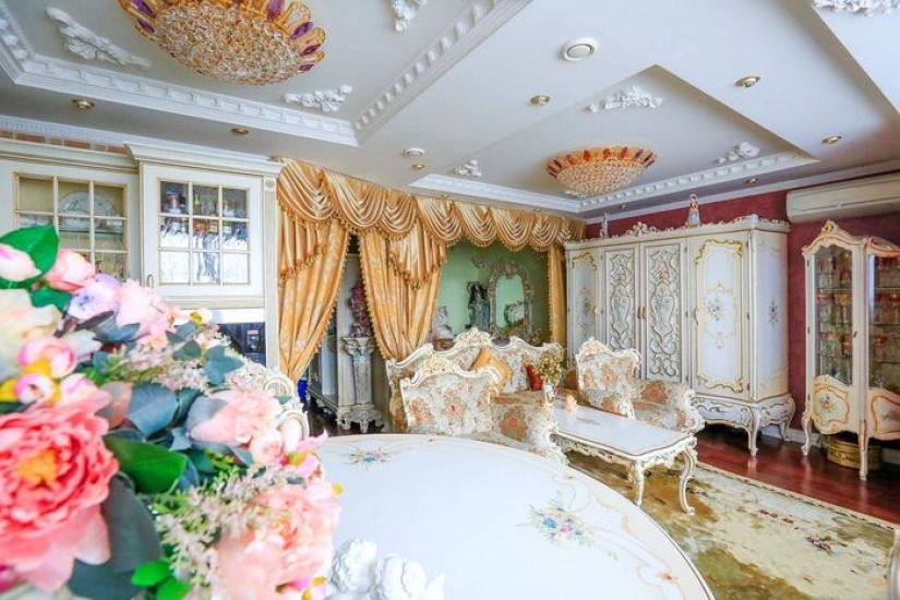 Microdoor on the highway of Enthusiasts: Muscovite designed her one-bedroom in the Baroque style