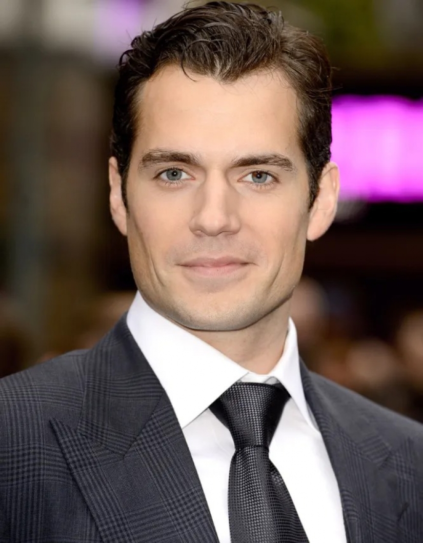 Mila Jovovich y 9 otras celebridades con ojos multicolores