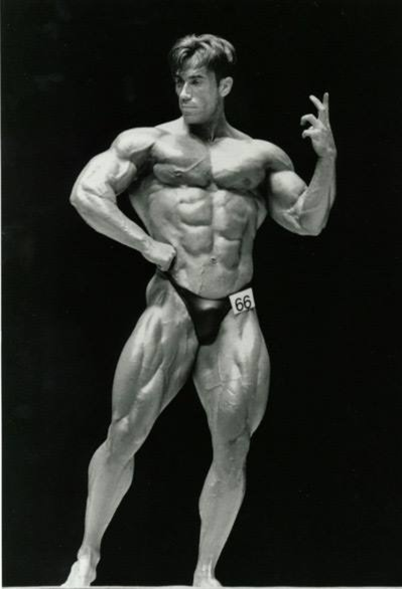 Millions in underpants: a Brazilian woman is proud of her stripper husband and does not mind that children follow in his footsteps