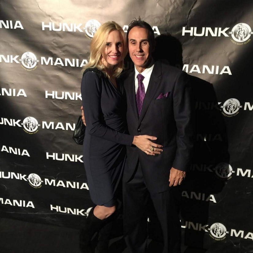 Millions in underpants: a Brazilian woman is proud of her stripper husband and does not mind that children follow in his footsteps