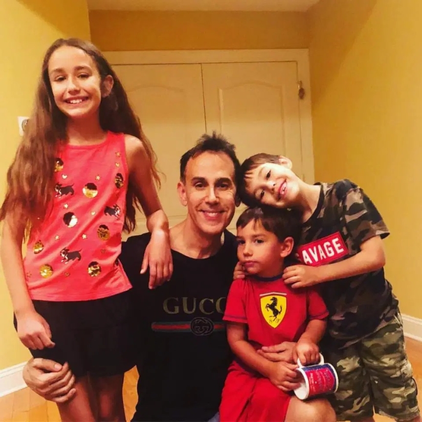 Millions in underpants: a Brazilian woman is proud of her stripper husband and does not mind that children follow in his footsteps