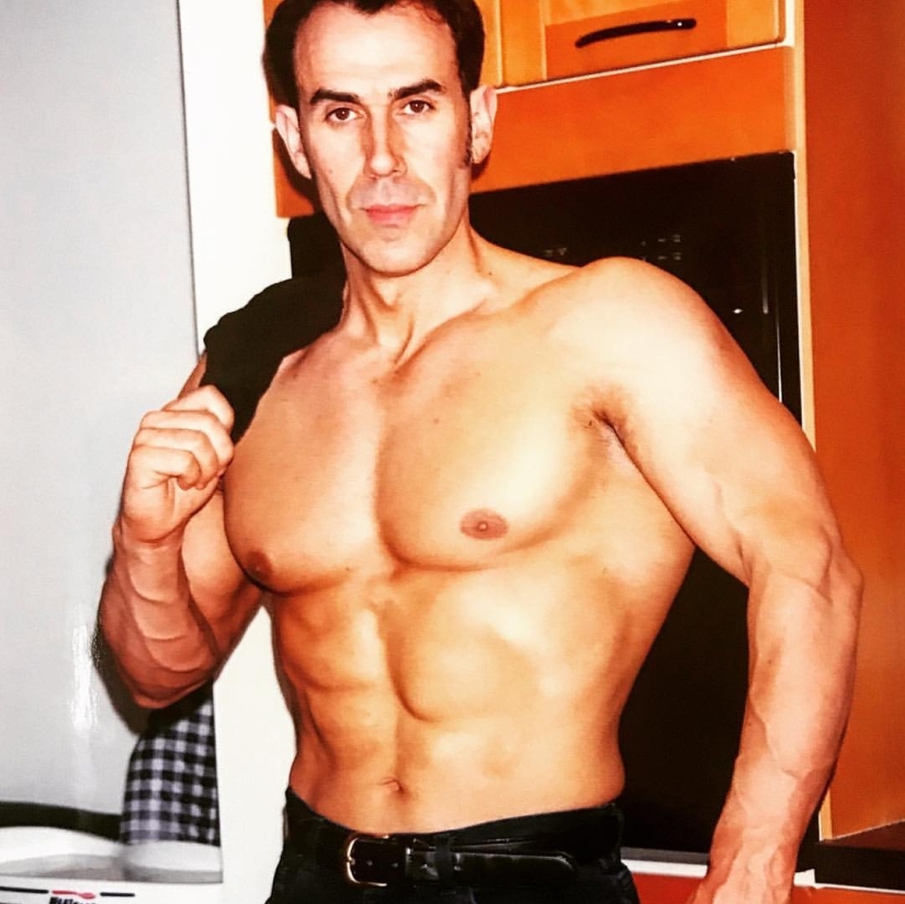 Millions in underpants: a Brazilian woman is proud of her stripper husband and does not mind that children follow in his footsteps