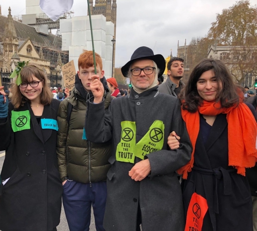 Millonario" mendigo": un hombre rico del Reino Unido ha abandonado los beneficios de la civilización y vive en una isla remota Millonario" mendigo": un hombre rico del Reino Unido ha abandonado los beneficios de la civilización y vive en una isla remota