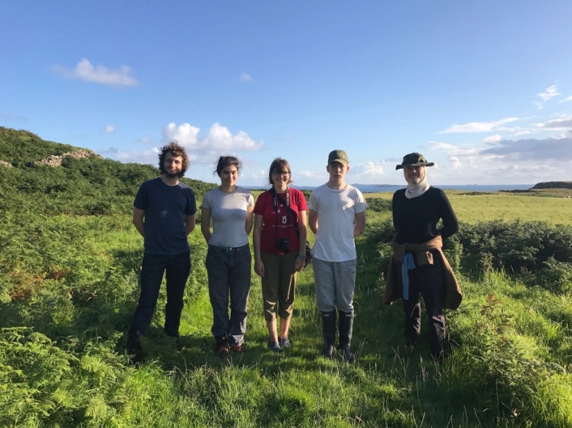 Millonario" mendigo": un hombre rico del Reino Unido ha abandonado los beneficios de la civilización y vive en una isla remota Millonario" mendigo": un hombre rico del Reino Unido ha abandonado los beneficios de la civilización y vive en una isla remota