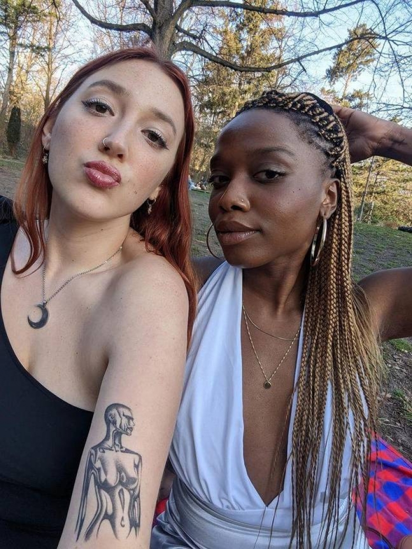 Mixed feelings: a lesbian from Canada played a wedding with a friend of traditional orientation