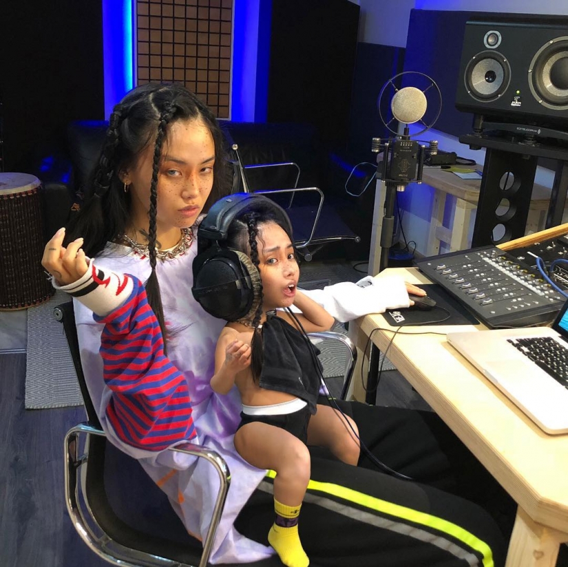 MLMA-cute Asian girl who will braid your brains